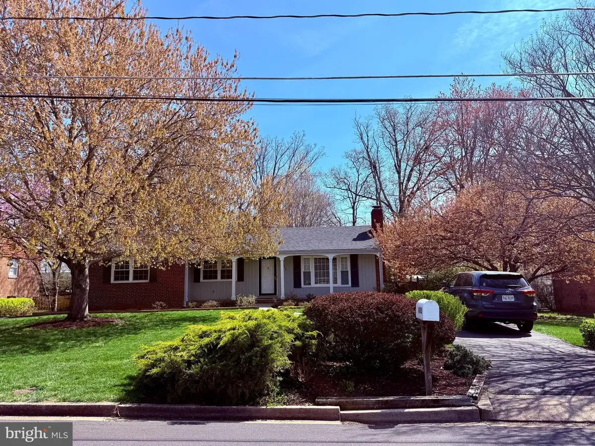 6025 Sumner Rd, Alexandria, VA 22310 - #1