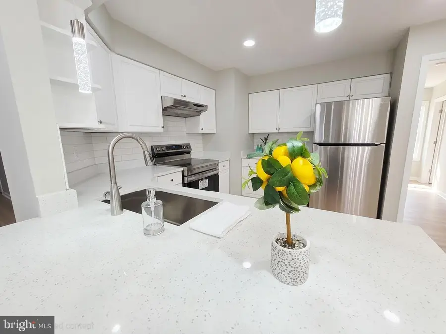 5624 Willoughby Newton Dr #13, Centreville, VA 20120 - #3