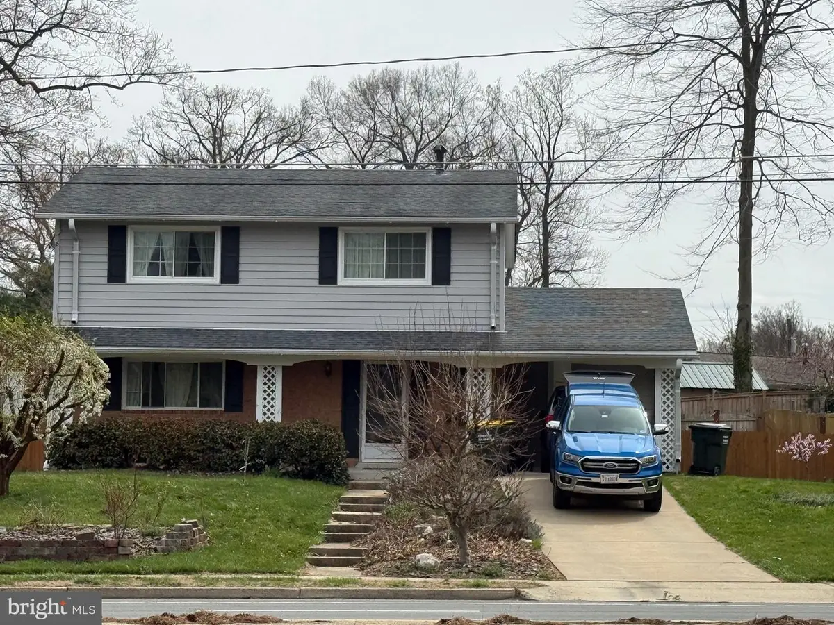 8933 Burke Lake Rd, Springfield, VA 22151 - #1