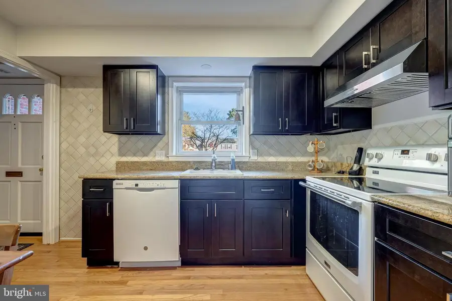 7779 Tiverton Dr, Springfield, VA 22152 - #3