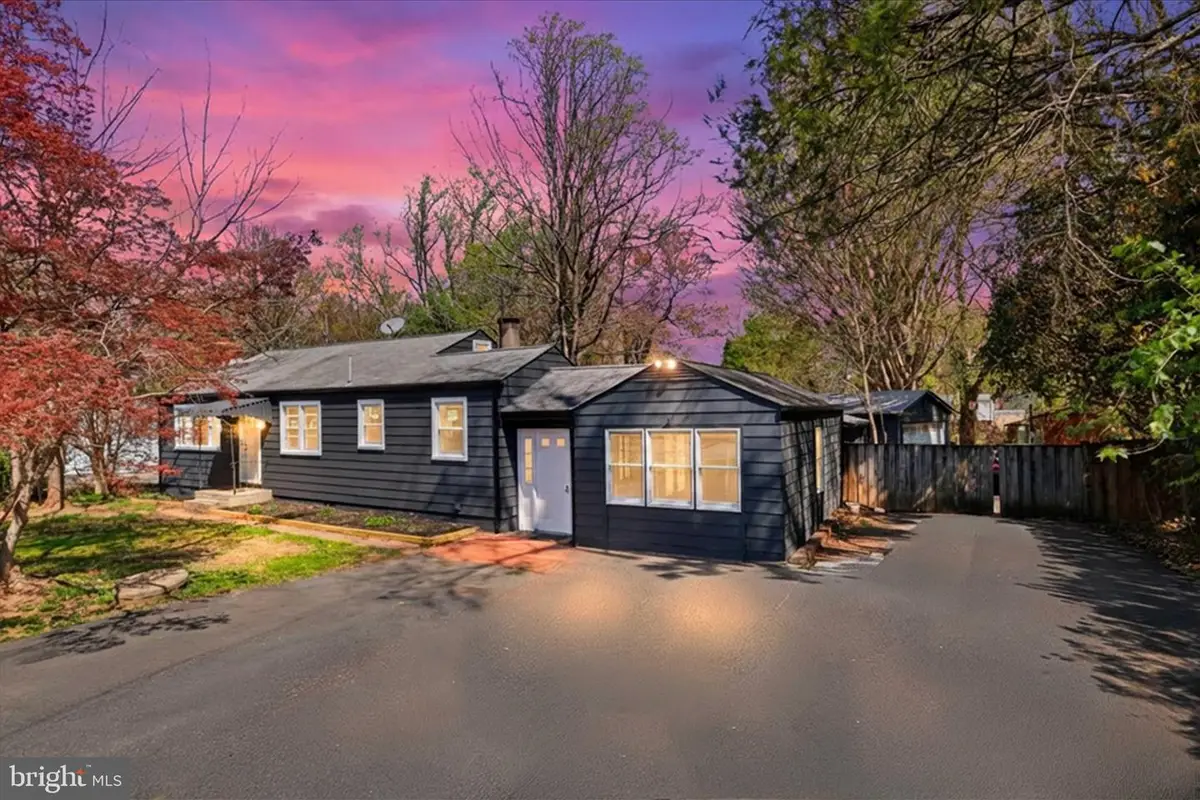 9704 Blake Ln, Fairfax, VA 22031 - #1