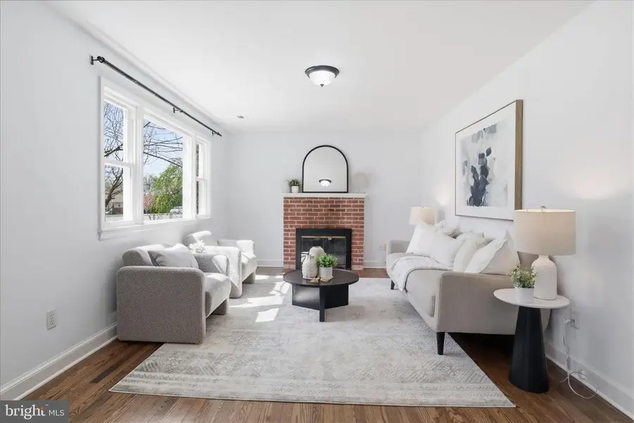 9704 Blake Ln, Fairfax, VA 22031 - #3