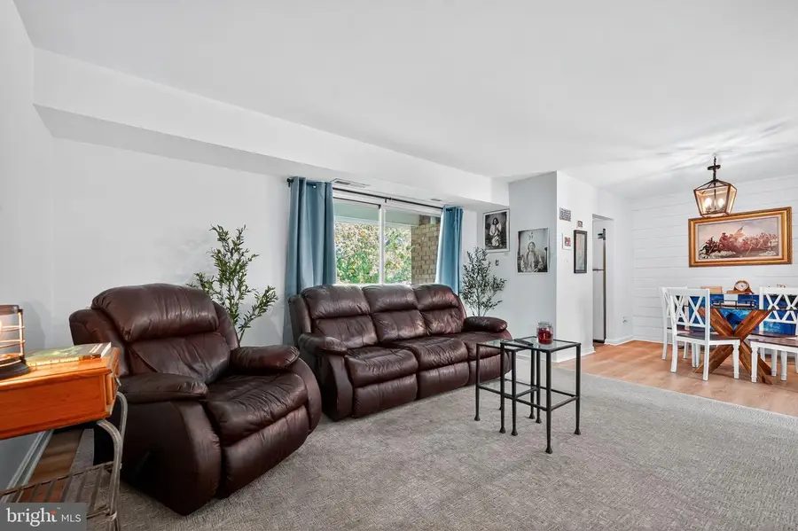 2821 Kalmia Lee Ct #302, Falls Church, VA 22042 - #2