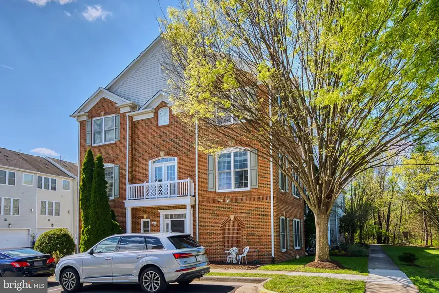 2520 Walnut Leaf Ln, Herndon, VA 20171 - #3
