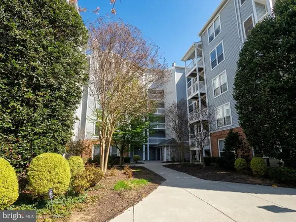 3176 Summit Square Dr #4-e4, OAKTON, VA 22124