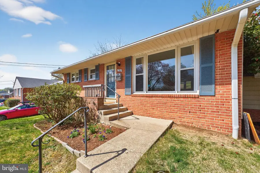 7304 Fairchild Dr, Alexandria, VA 22306 - #3