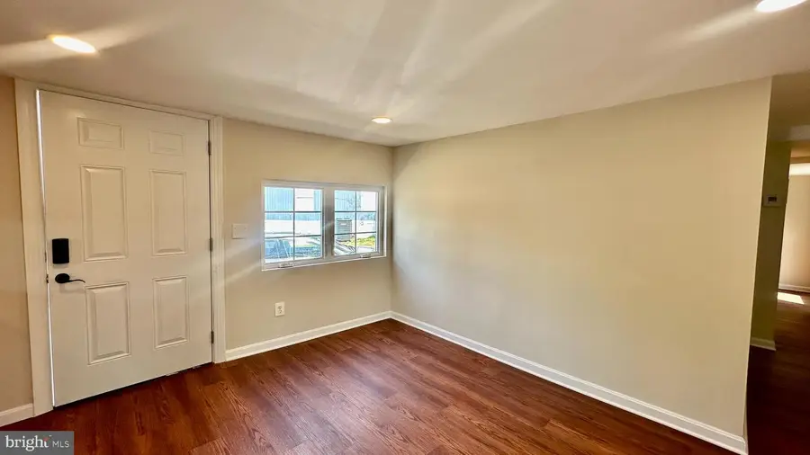 11209 Mobile Dr, Fairfax, VA 22030 - #3