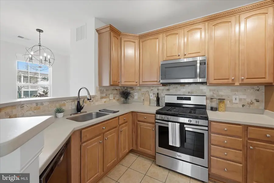 13046 Cabin Creek Rd, Herndon, VA 20171 - #2