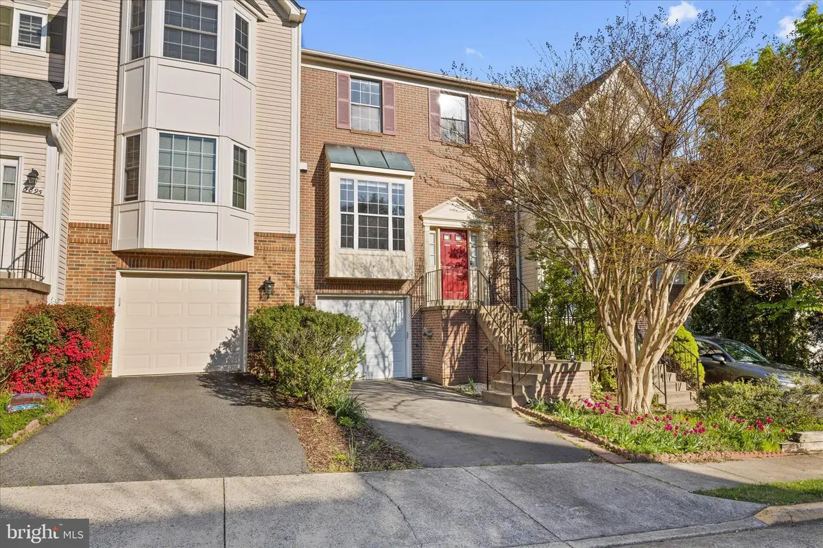 6897 Kerrywood Cir, Centreville, VA 20121 - #1