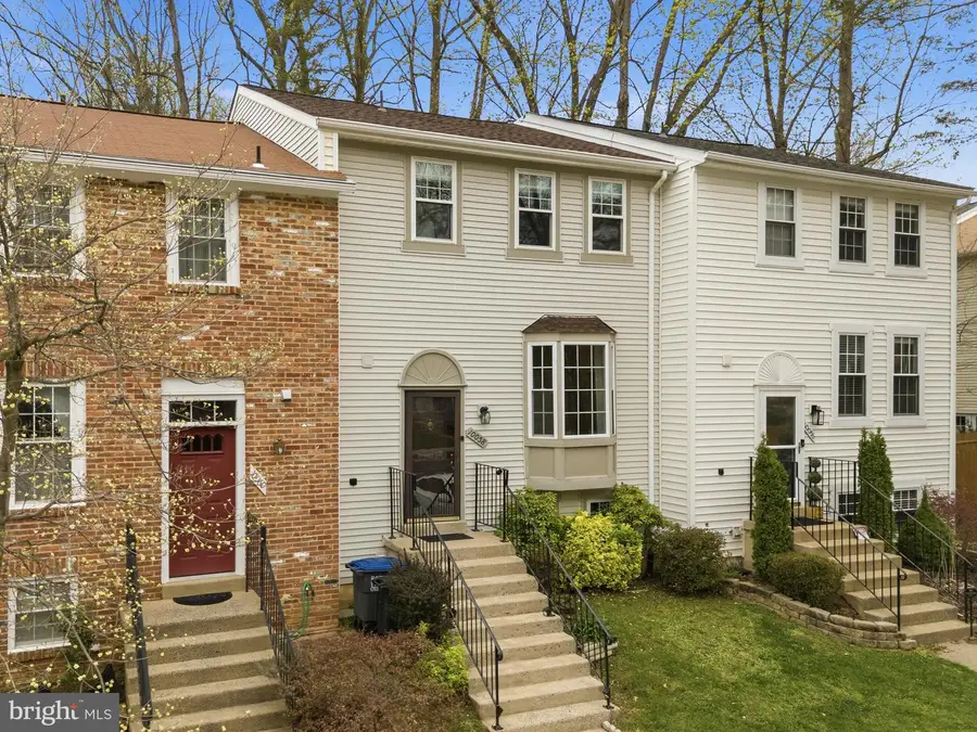 10058 Chestnut Wood Ln, Burke, VA 22015 - #3