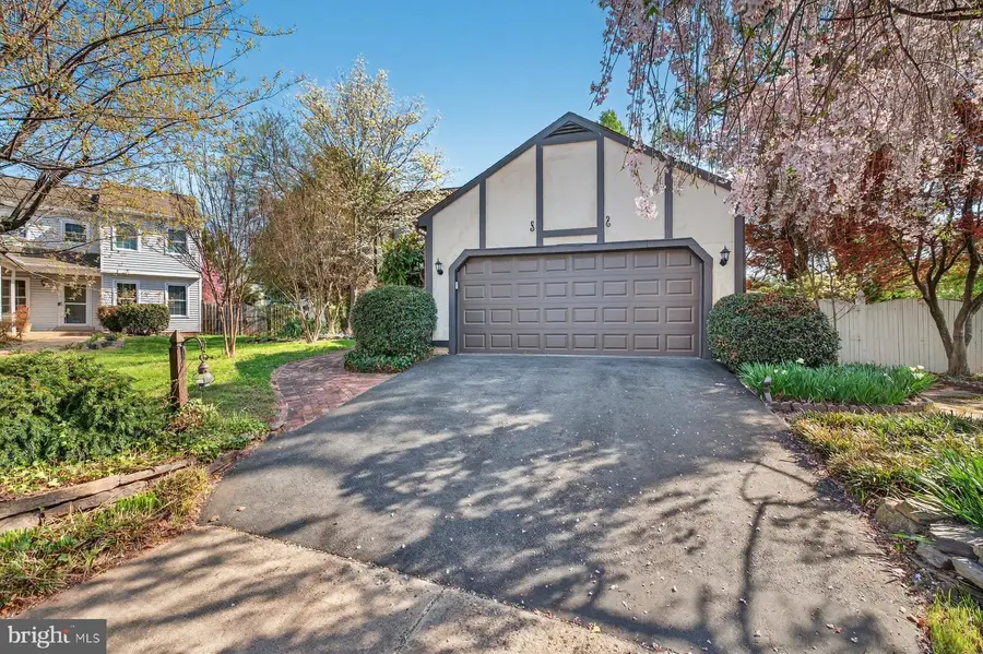 14422 Coachway Dr, Centreville, VA 20120 - #2