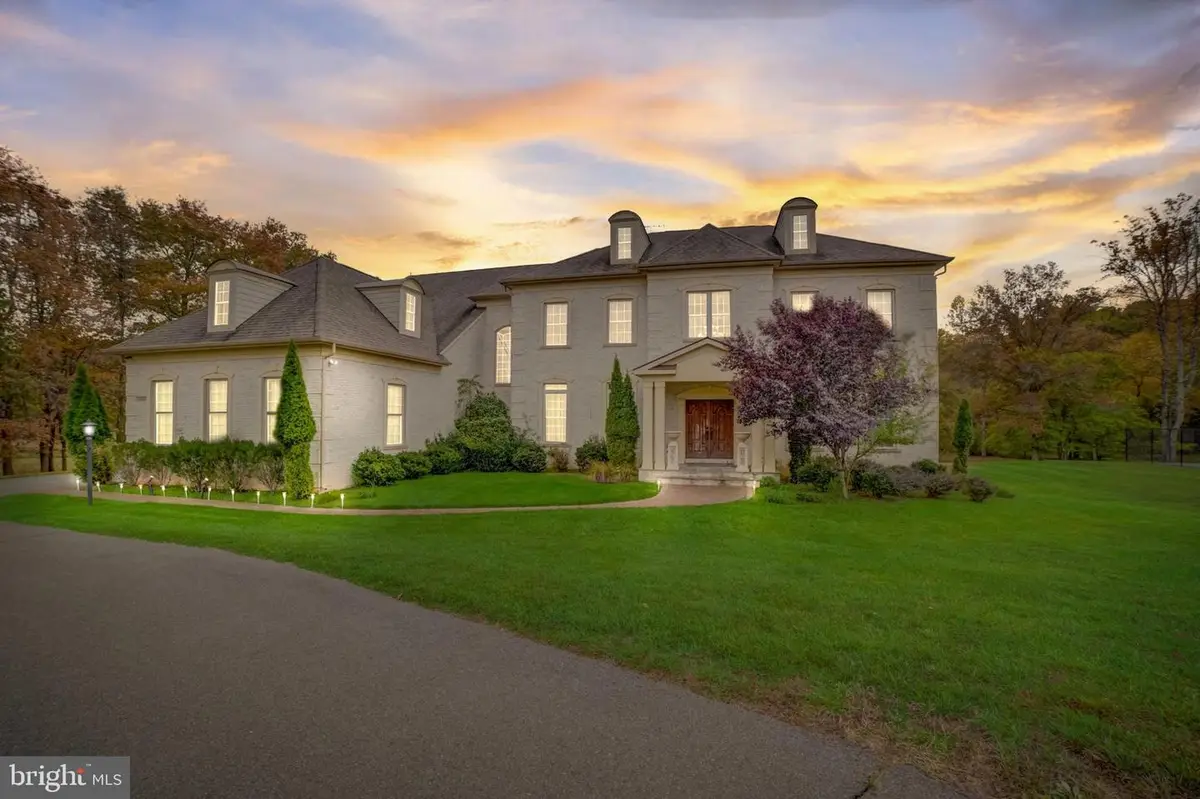 11561 Stuart Mill Rd, Oakton, VA 22124 - #1