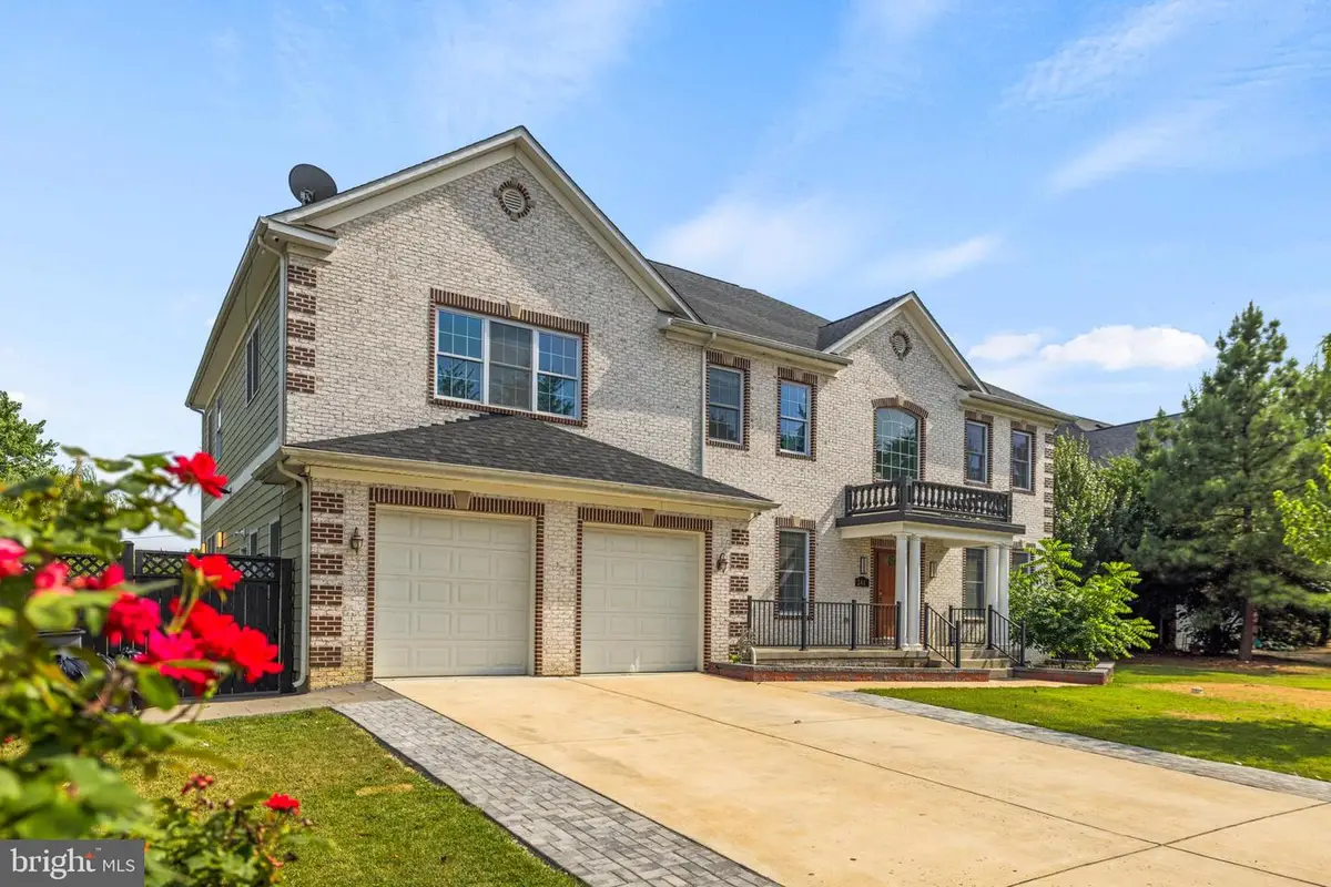 2411 Stokes Ln, Alexandria, VA 22307 - #1