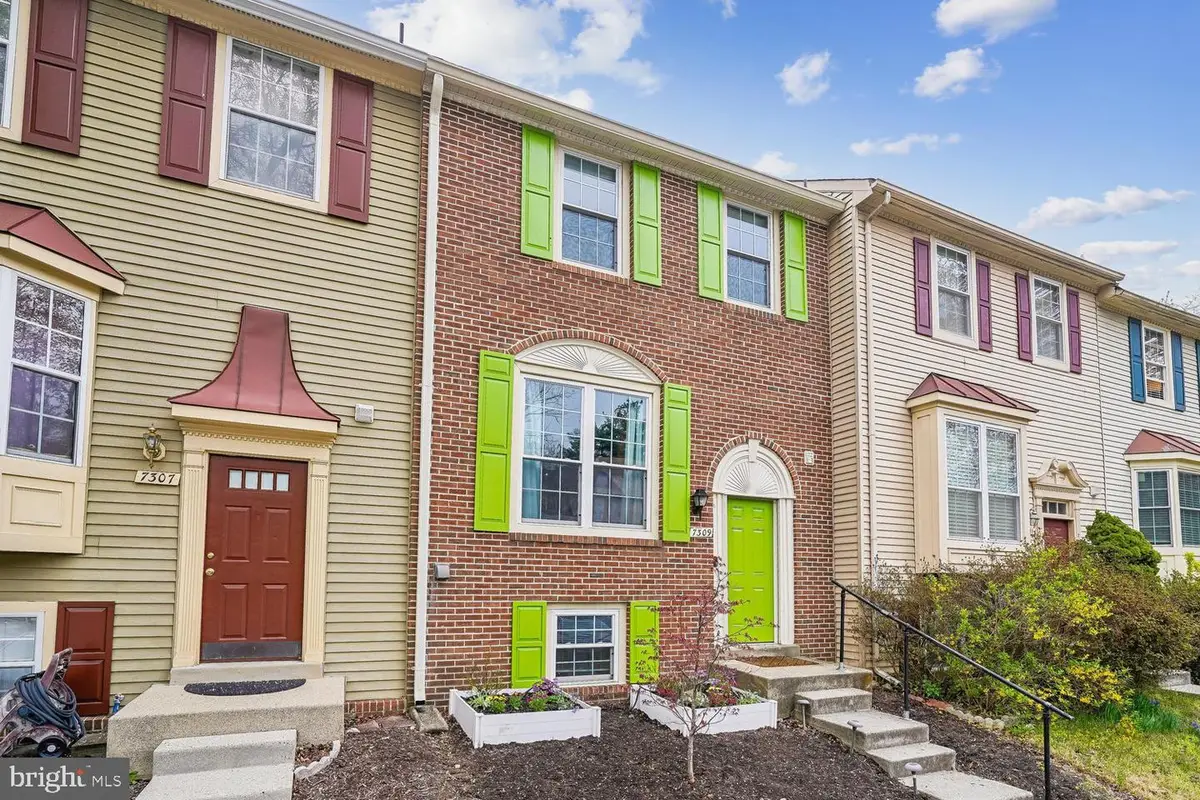 7309 Rhondda Dr, Lorton, VA 22079 - #1