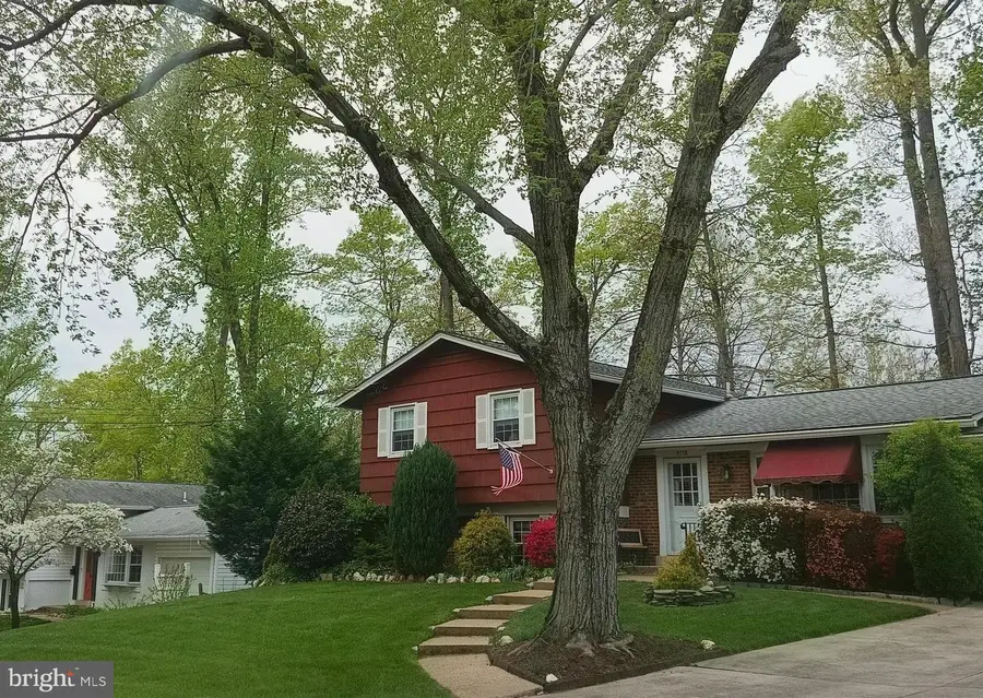 8118 Old Oaks Dr, Springfield, VA 22152 - #2