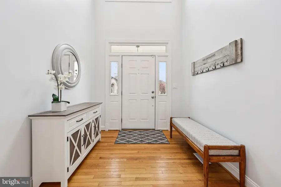 7902 Greenebrook Ct, Fairfax Station, VA 22039 - #3