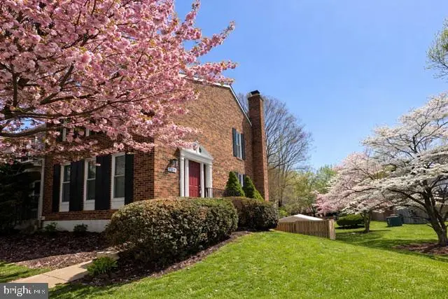 9129 Blarney Stone Dr, Springfield, VA 22152 - #2