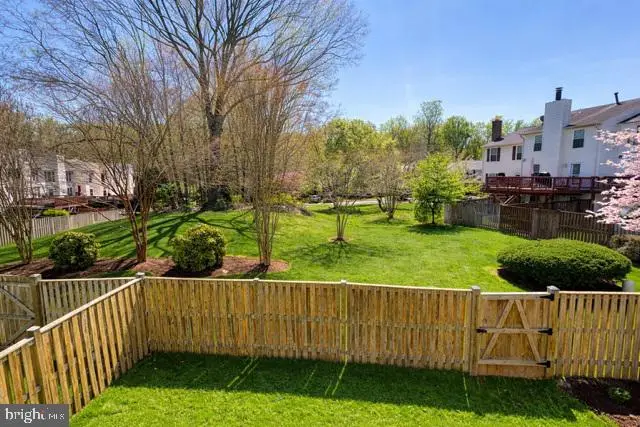 9129 Blarney Stone Dr, Springfield, VA 22152 - #3