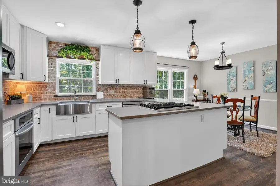 6020 Waterbury Ct, Springfield, VA 22152 - #2