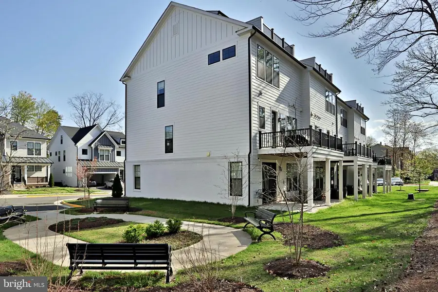 14665 Battery Ridge Ln, Centreville, VA 20120 - #3