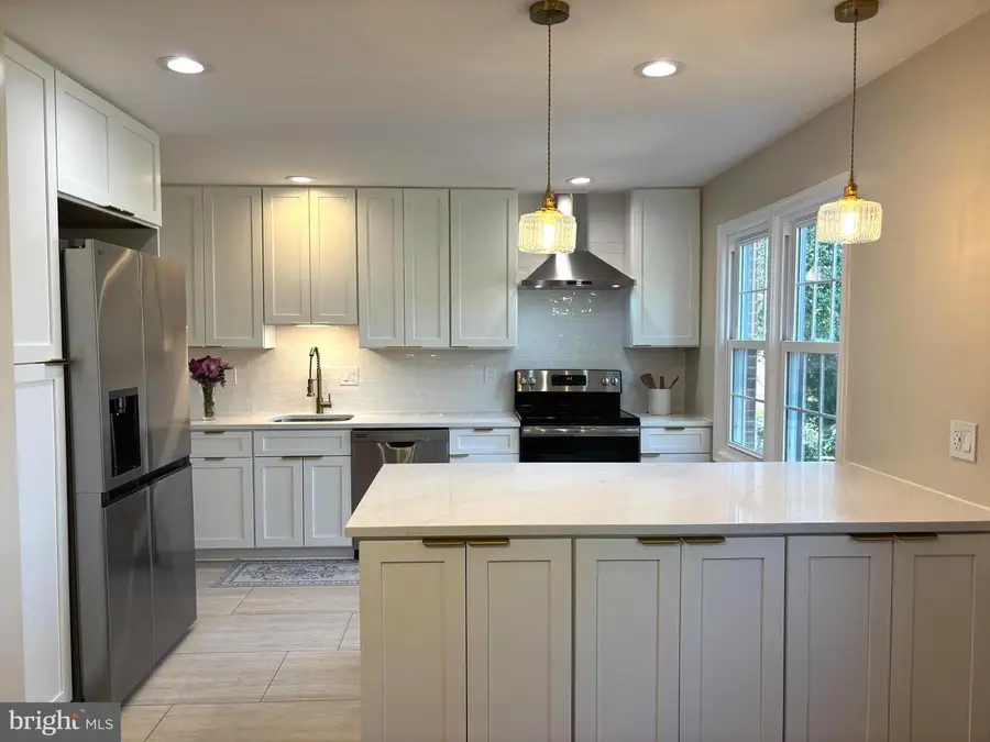 1968 Hopewood Dr, Falls Church, VA 22043 - #2