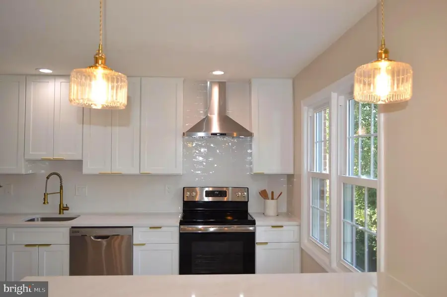 1968 Hopewood Dr, Falls Church, VA 22043 - #3