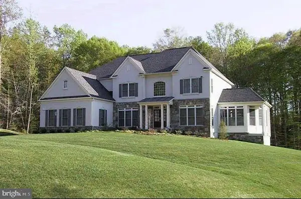 8220 Roseland Dr, FAIRFAX STATION, VA 22039