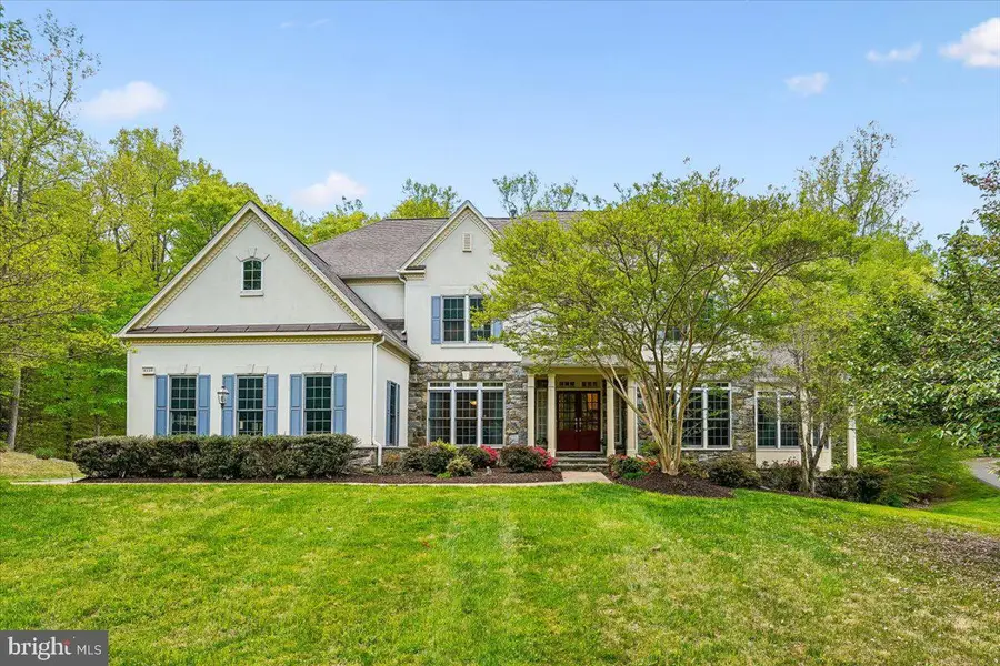 8220 Roseland Dr, Fairfax Station, VA 22039 - #2