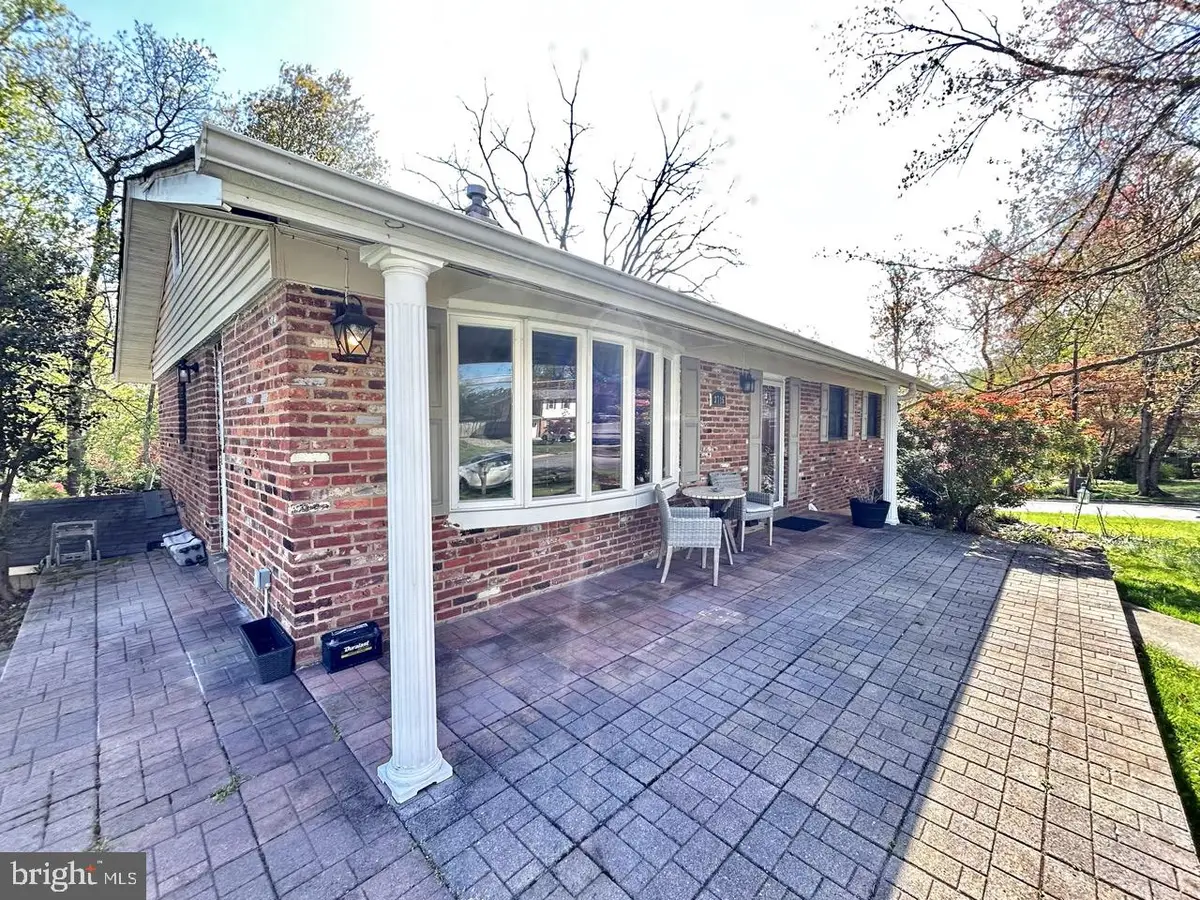 3715 Moss Dr, Annandale, VA 22003 - #1