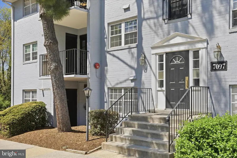 7097 Spring Garden Dr #101, Springfield, VA 22150 - #2