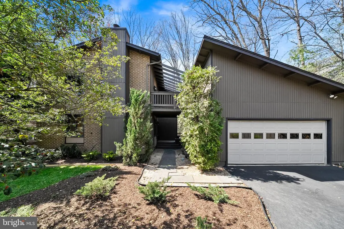 5224 Bradfield Dr, Burke, VA 22015 - #1