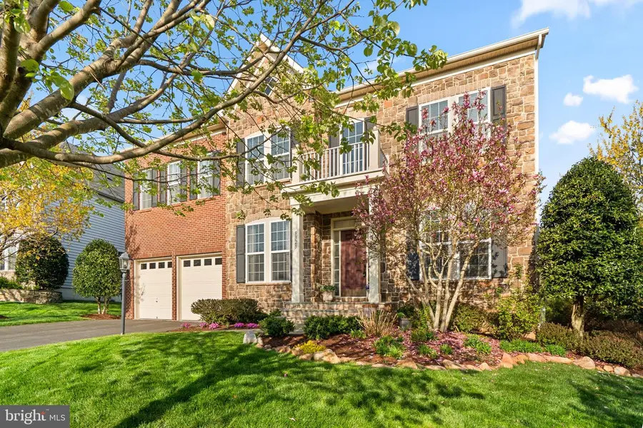 9323 Castle Hill Rd, Springfield, VA 22153 - #2