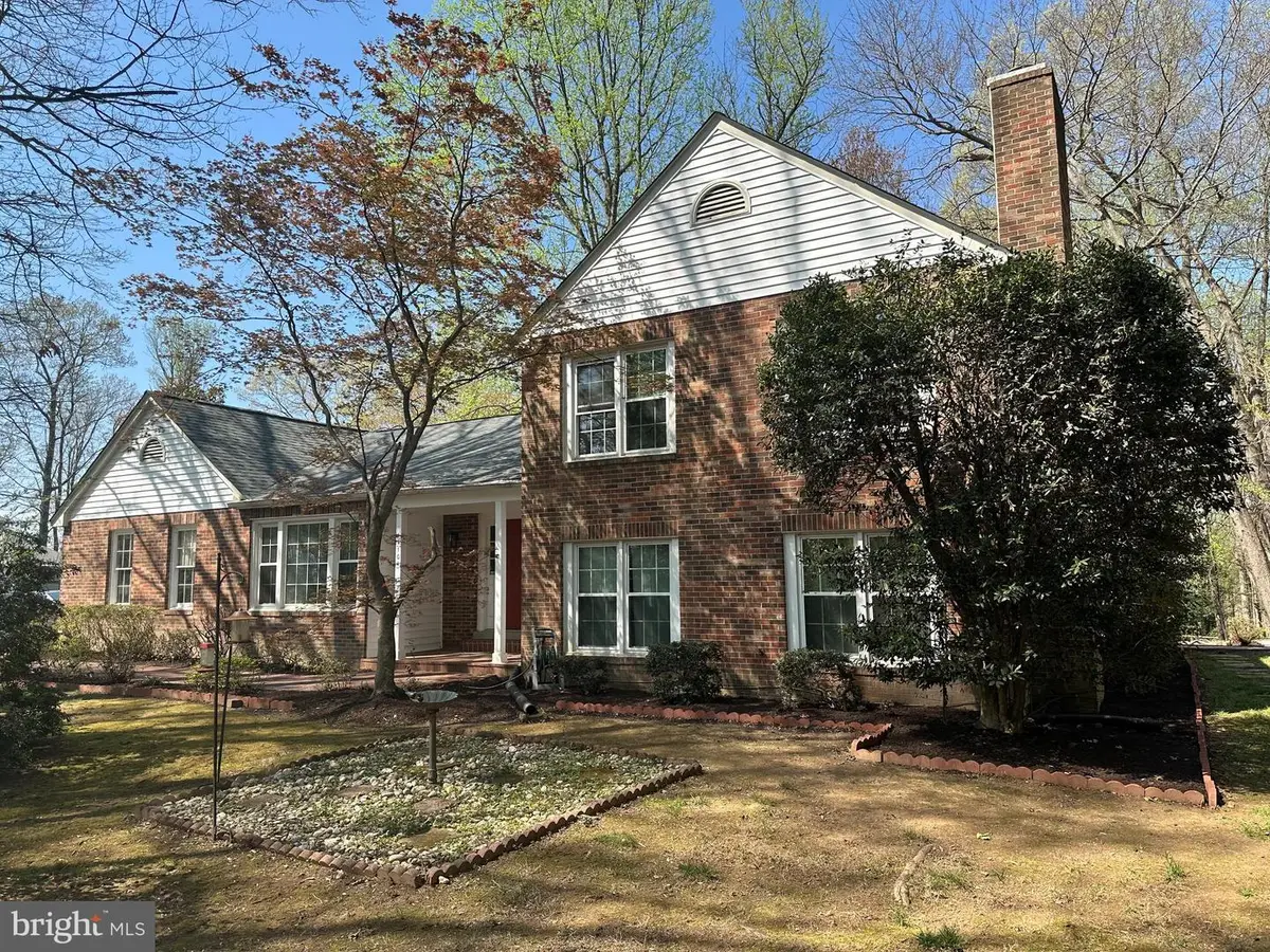 11104 Loran Rd, Great Falls, VA 22066 - #1