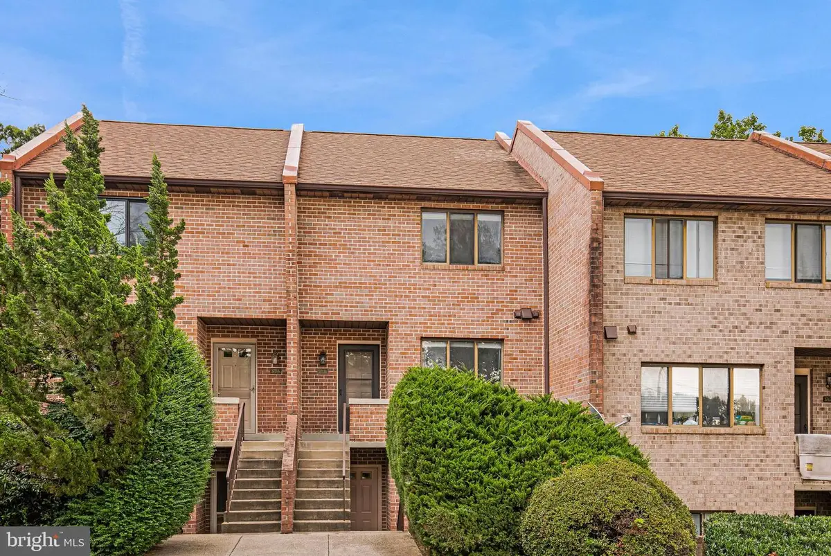 3713-a Madison Ln, Falls Church, VA 22041 - #1