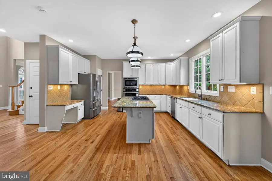 1702 Landon Hill Rd, Vienna, VA 22182 - #3