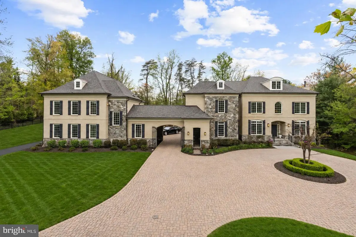 9111 Dara Ln, Great Falls, VA 22066 - #1