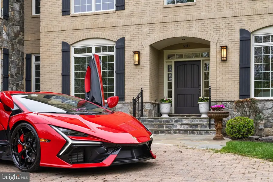 9111 Dara Ln, Great Falls, VA 22066 - #3