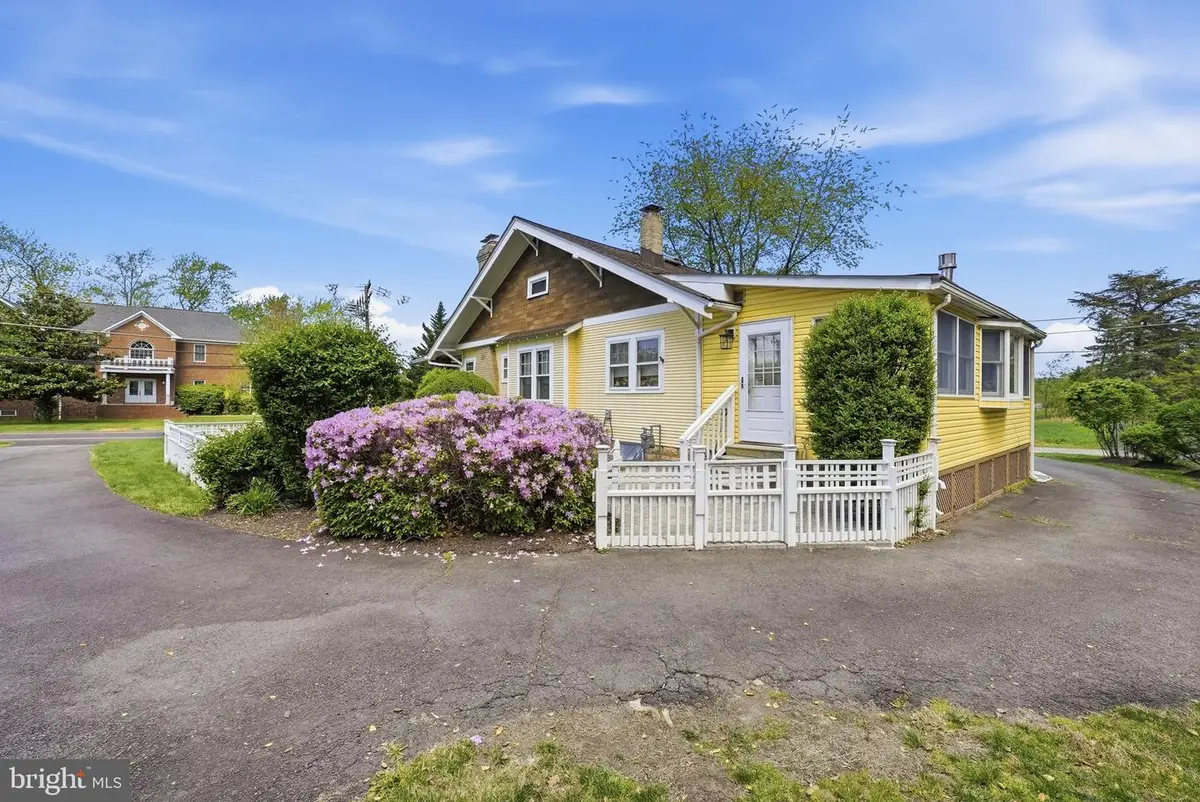 7601 Idylwood Rd, Falls Church, VA 22043 - #1