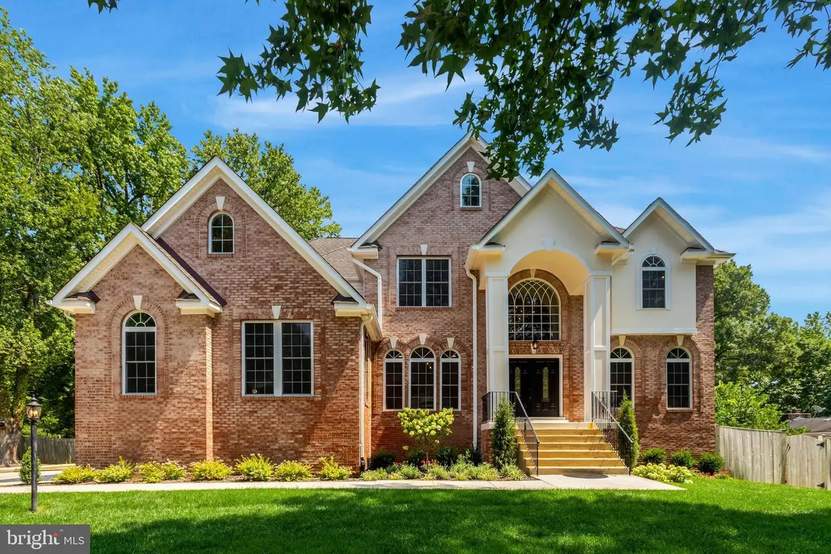 8713 Oak Leaf Dr, Alexandria, VA 22309 - #1