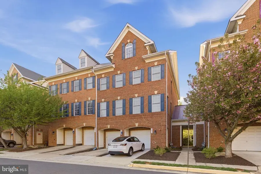 4609 Hummingbird Ln #106, Fairfax, VA 22033 - #3