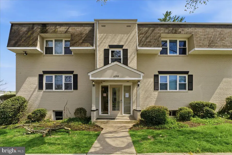 6198 Greenwood Dr #101, Falls Church, VA 22044 - #2