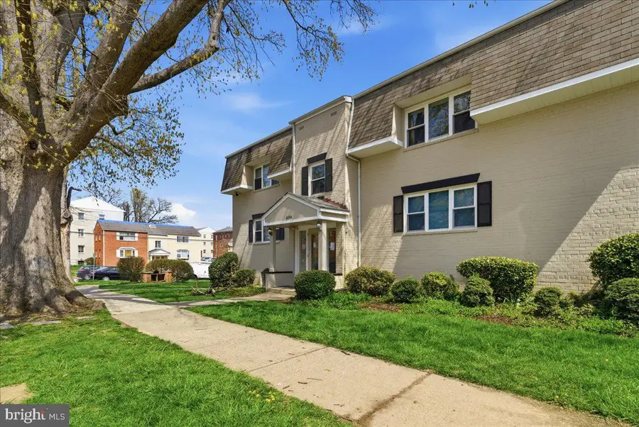 6198 Greenwood Dr #101, Falls Church, VA 22044 - #3