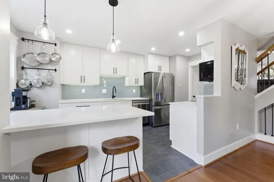 9118 Galbreth Ct, Springfield, VA 22153 - #2