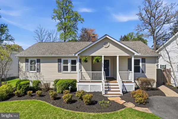 3008 Fairmont St, FALLS CHURCH, VA 22042