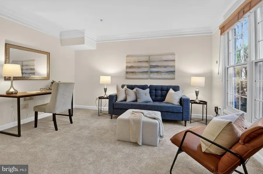 8842 Mansion View Ct, Vienna, VA 22182 - #2