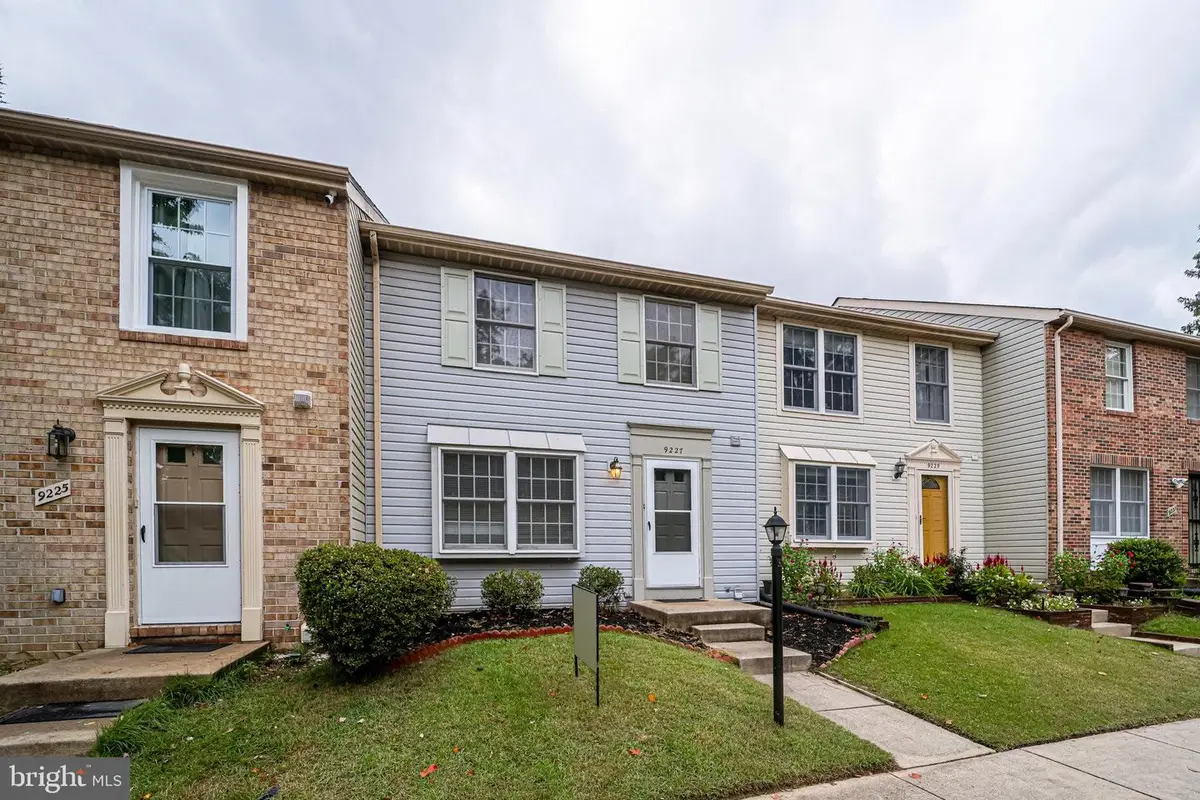 9227 Sheffield Hunt Ct, Lorton, VA 22079 - #1