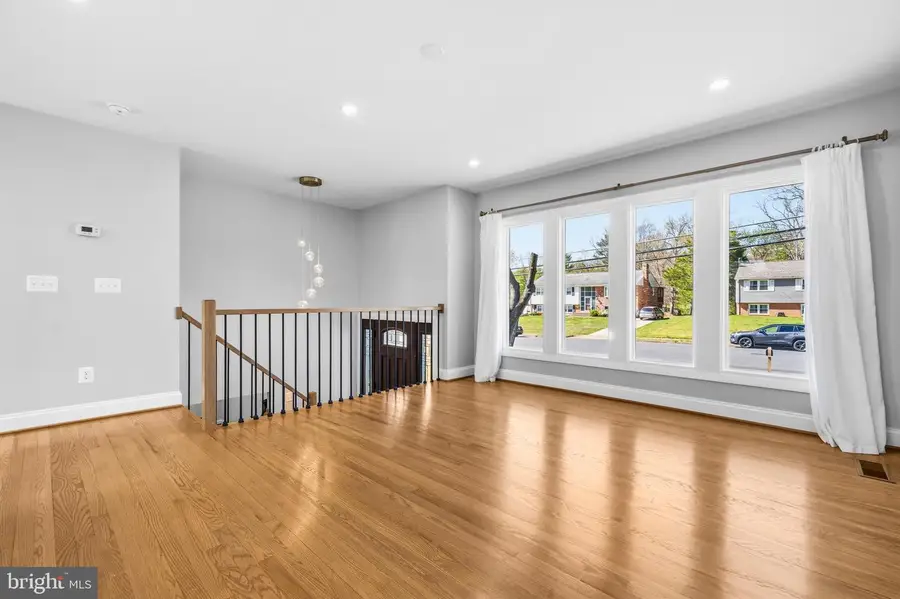 14913 Carlbern Dr, Centreville, VA 20120 - #2