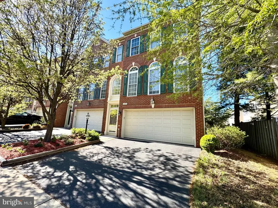 8058 Samuel Wallis St, Lorton, VA 22079 - #2