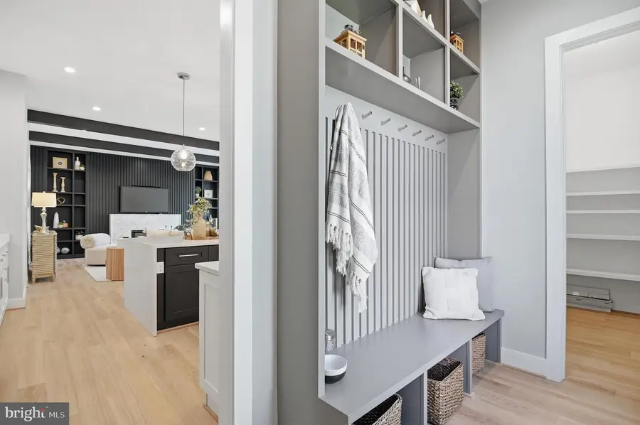 105 Yeonas Dr Sw, Vienna, VA 22180 - #3