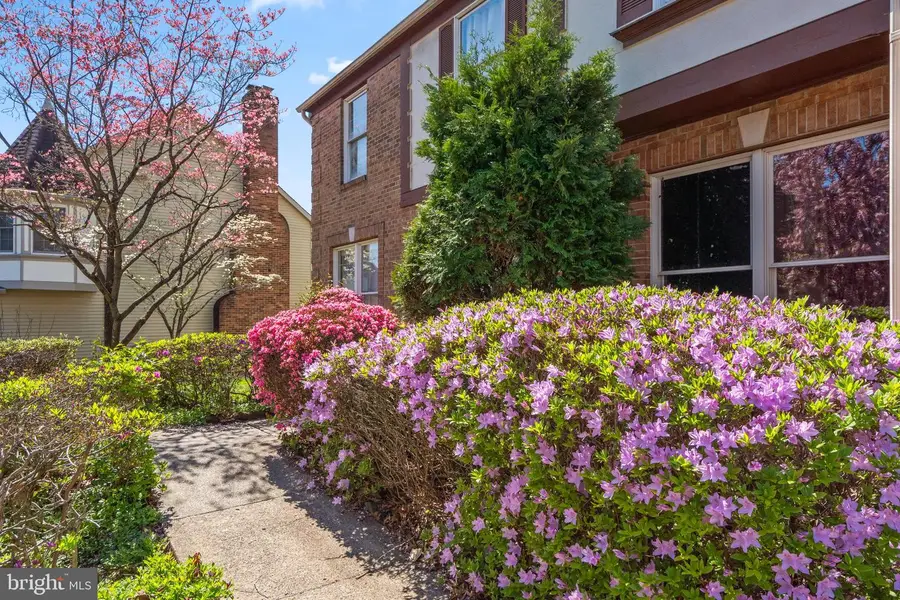 5408 Kennington Pl, Fairfax, VA 22032 - #2